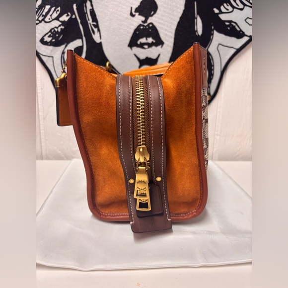 Coach Rogue 25 in Signature Textile Jacquard and Glovetanned Leather - Picture 4 of 15